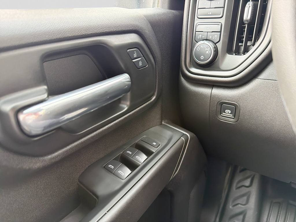 Thumbnail: 2024 Chevrolet Silverado 3500 - 21