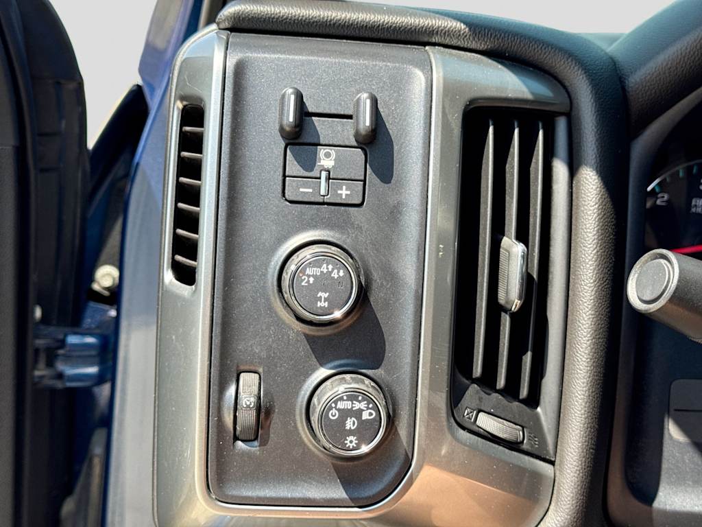 Thumbnail: 2018 Chevrolet Silverado 1500 - 29
