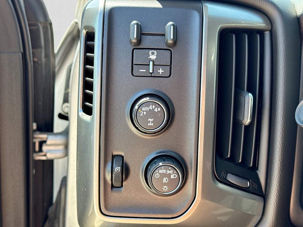 Thumbnail: 2018 Chevrolet Silverado 1500 - 29