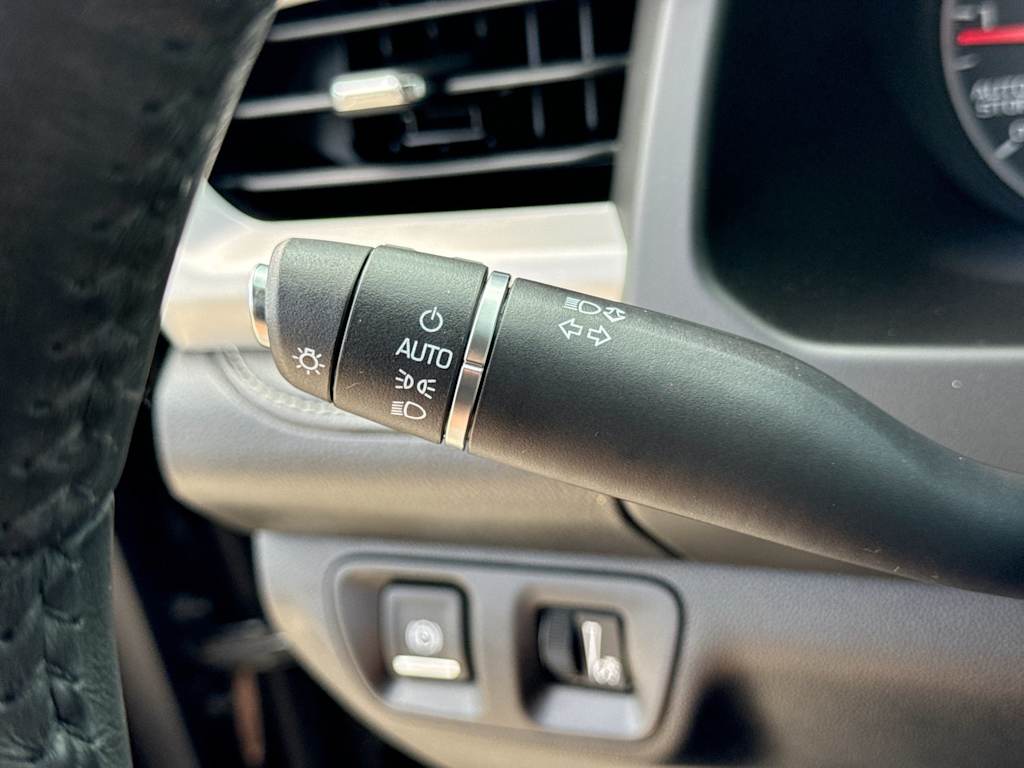 Thumbnail: 2017 GMC Acadia - 32
