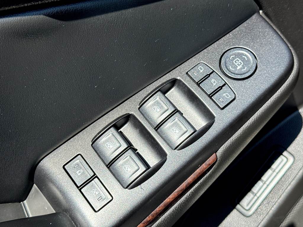 Thumbnail: 2016 GMC Yukon - 25