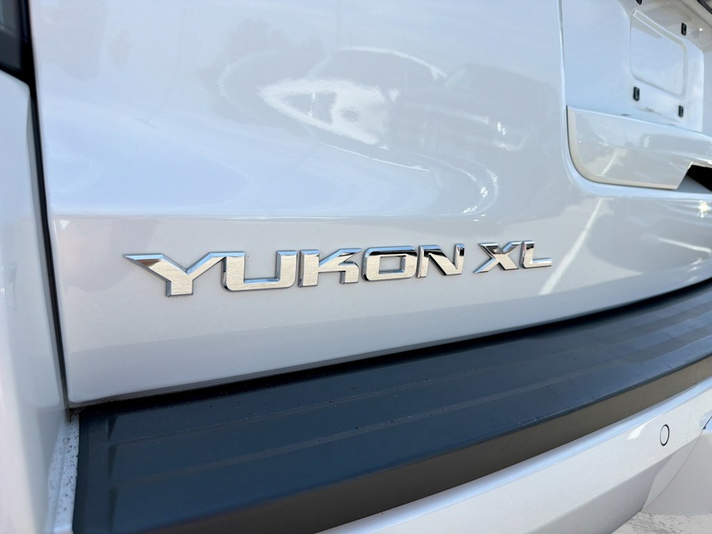 Thumbnail: 2019 GMC Yukon XL - 23