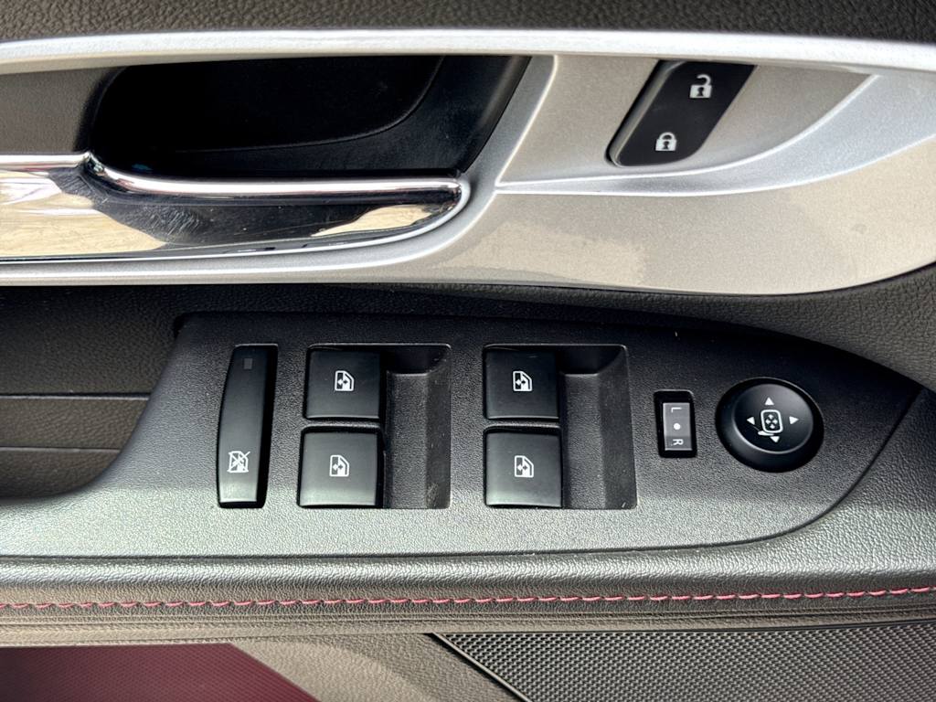 Thumbnail: 2013 Chevrolet Equinox - 24