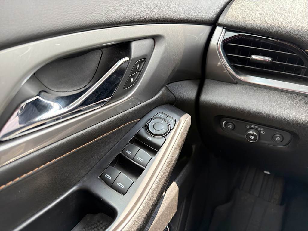 Thumbnail: 2019 Chevrolet Traverse - 23