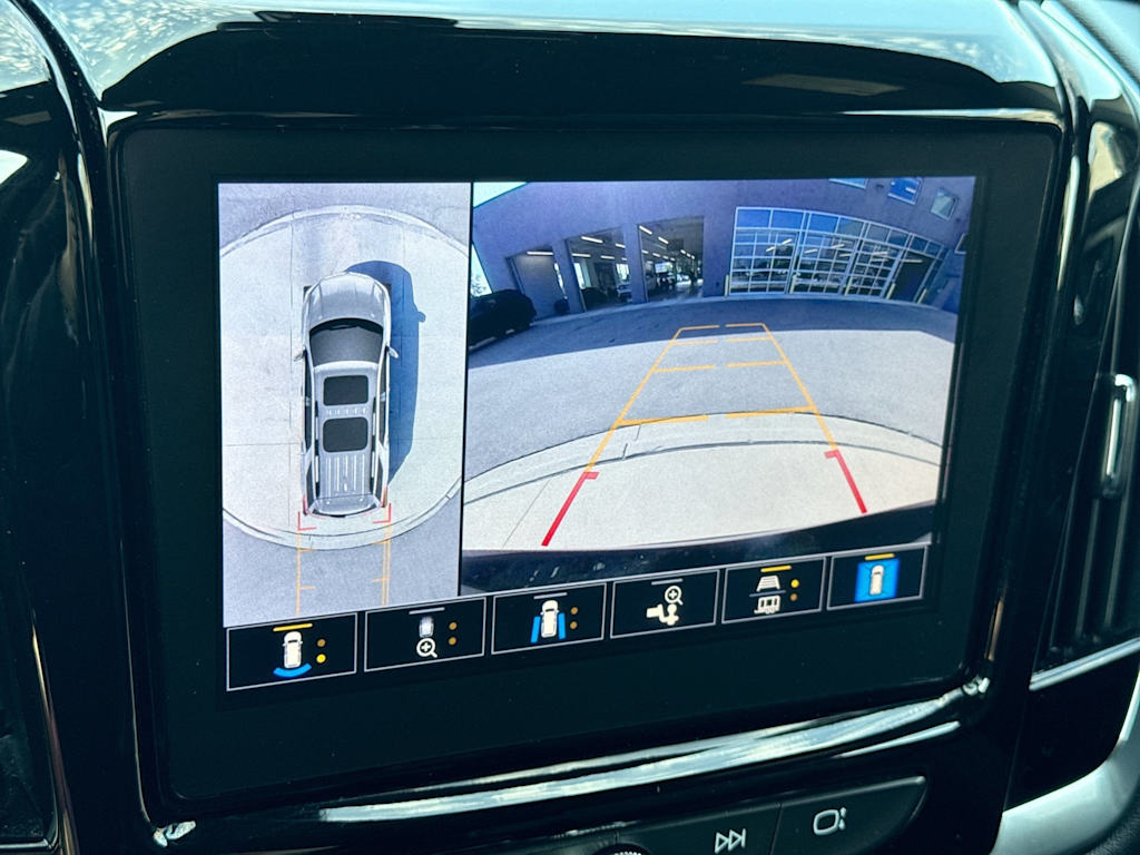 Thumbnail: 2023 Chevrolet Traverse - 35