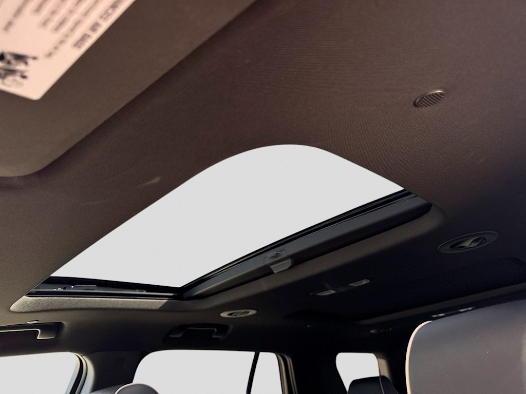 Thumbnail: 2023 Chevrolet Traverse - 26