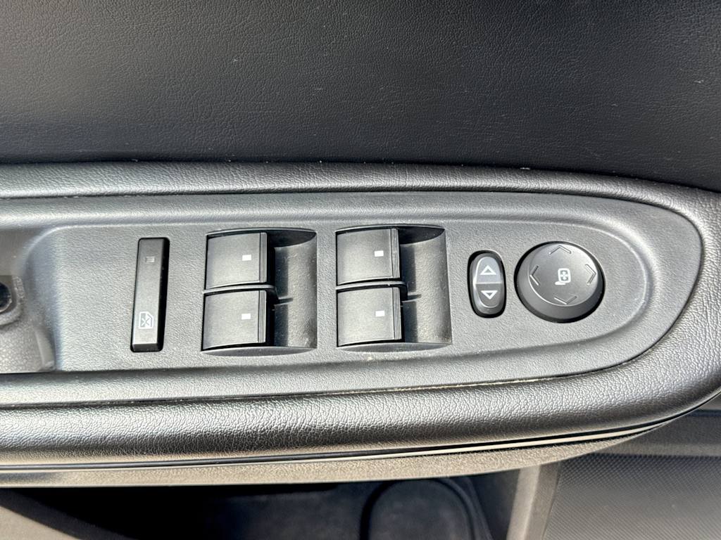 Thumbnail: 2014 Chevrolet Traverse - 23