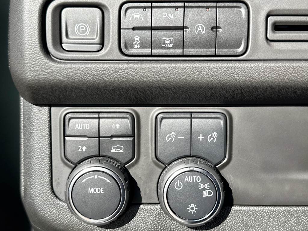 Thumbnail: 2024 Chevrolet Suburban - 32