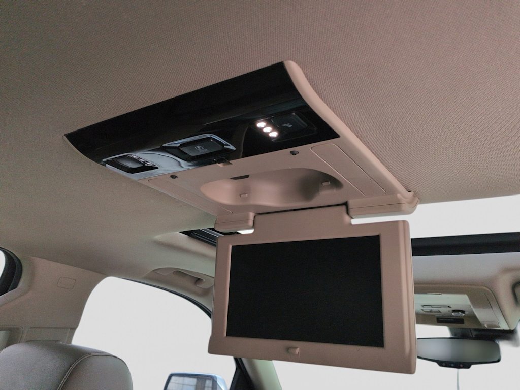 Thumbnail: 2015 Chevrolet Suburban - 15
