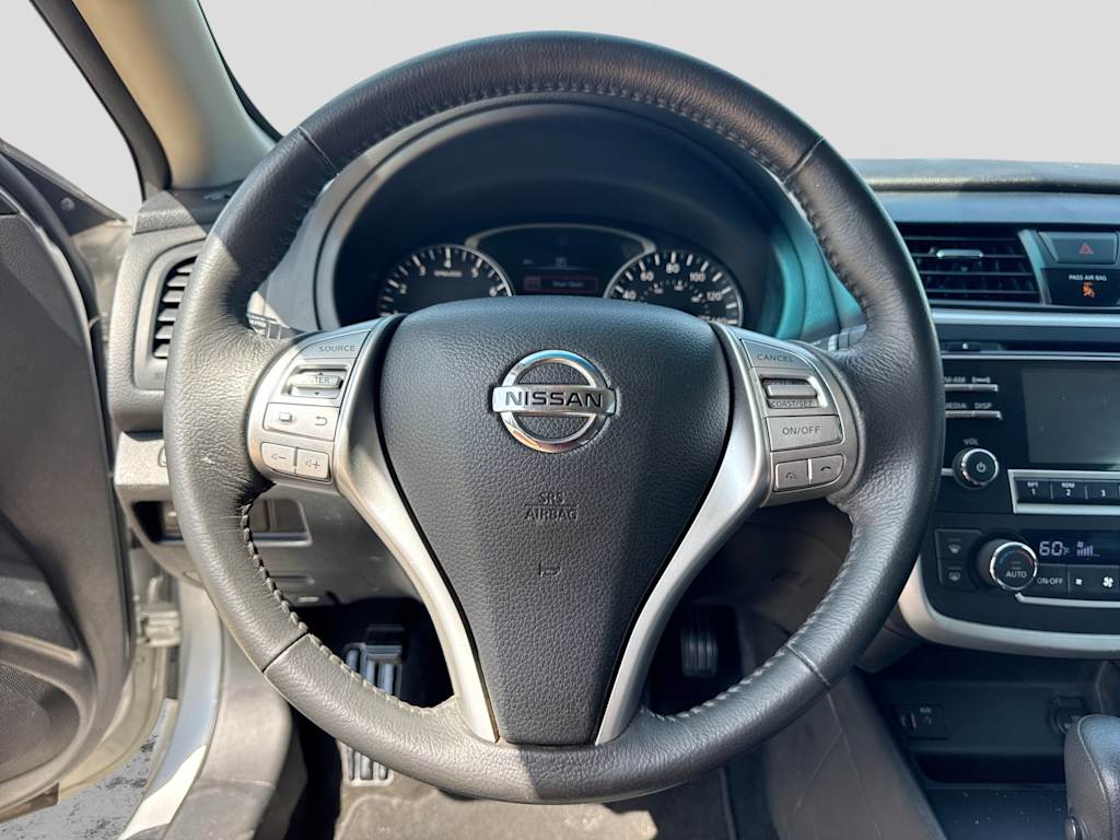 Thumbnail: 2016 Nissan Altima - 12