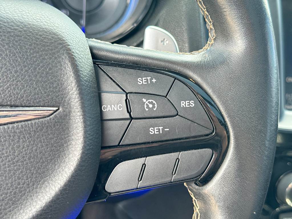Thumbnail: 2016 Chrysler 300 - 31