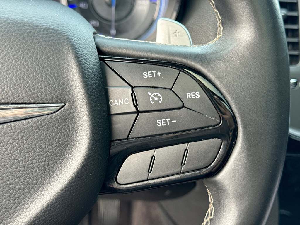 Thumbnail: 2017 Chrysler 300 - 28