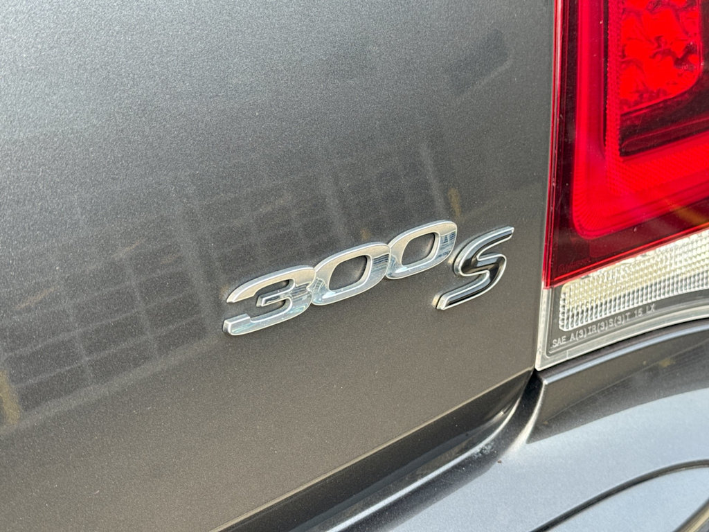 Thumbnail: 2017 Chrysler 300 - 22