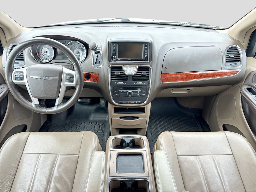 Thumbnail: 2014 Chrysler Town & Country - 9