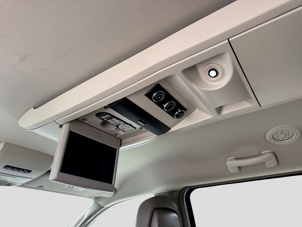 Thumbnail: 2014 Chrysler Town & Country - 26