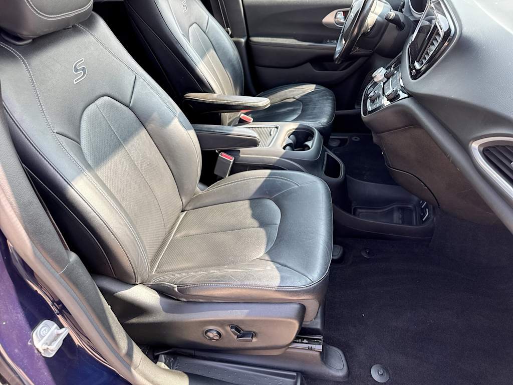 Thumbnail: 2018 Chrysler Pacifica - 26