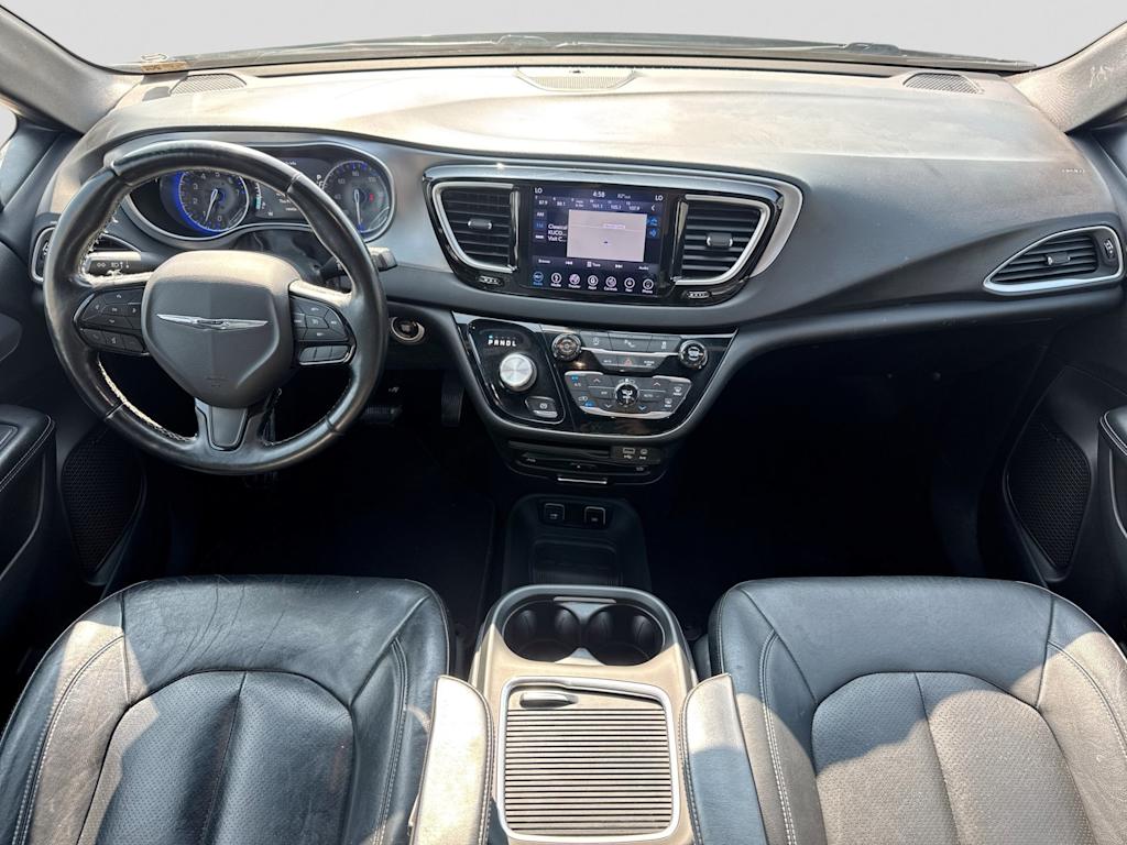 Thumbnail: 2018 Chrysler Pacifica - 9