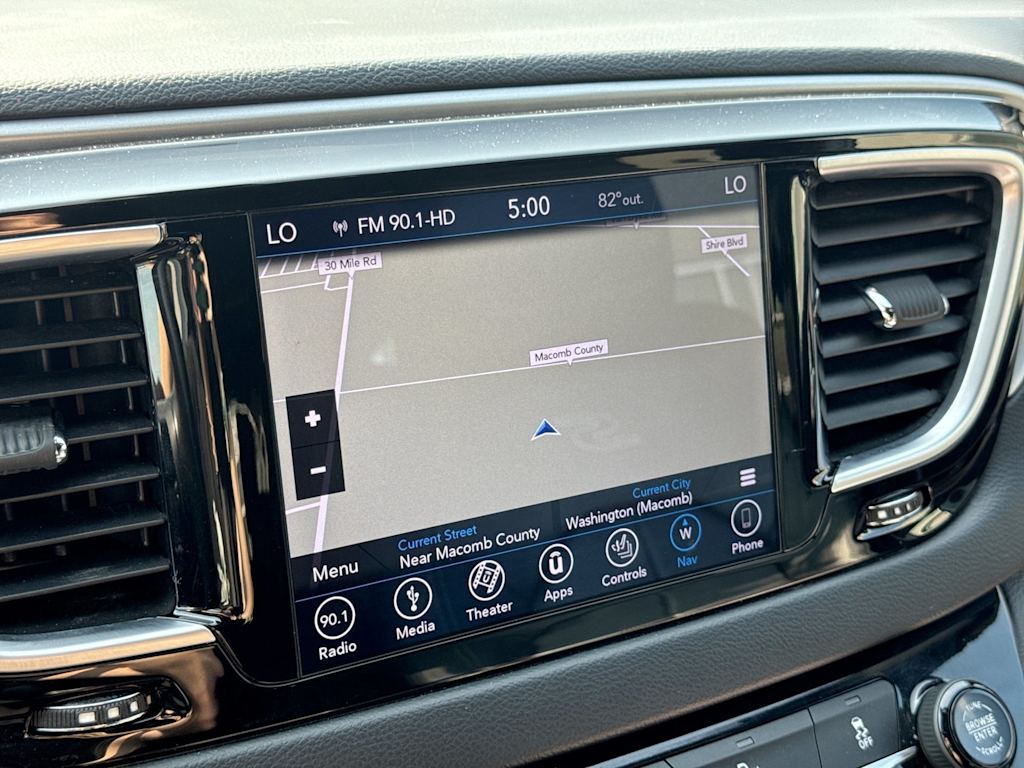 Thumbnail: 2018 Chrysler Pacifica - 31