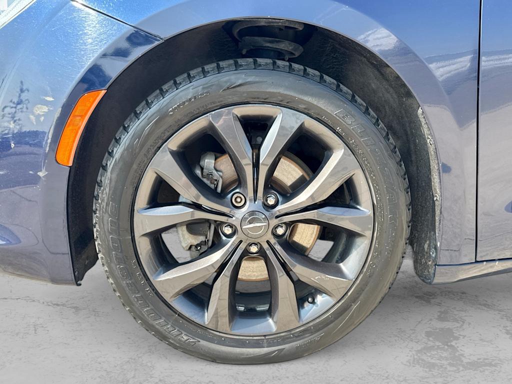 Thumbnail: 2018 Chrysler Pacifica - 8