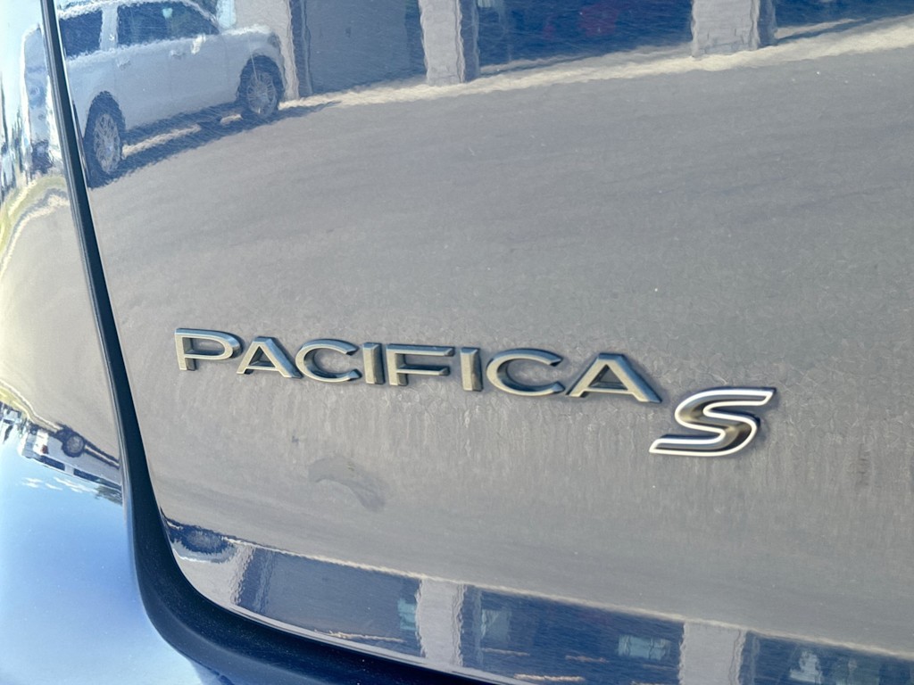 Thumbnail: 2018 Chrysler Pacifica - 21