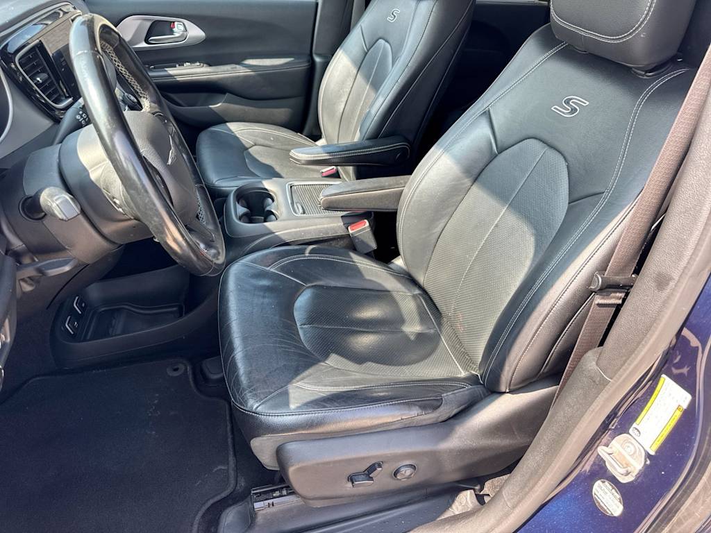 Thumbnail: 2018 Chrysler Pacifica - 10