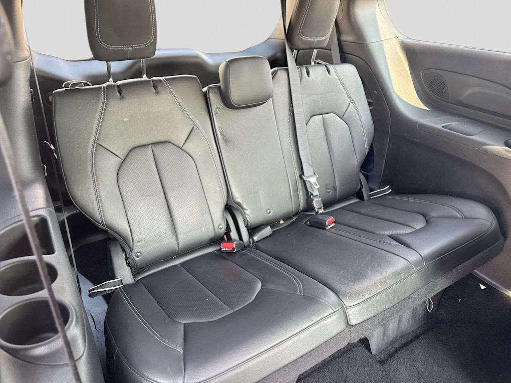 Thumbnail: 2018 Chrysler Pacifica - 25