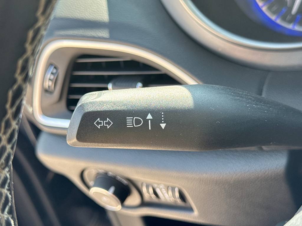 Thumbnail: 2018 Chrysler Pacifica - 30