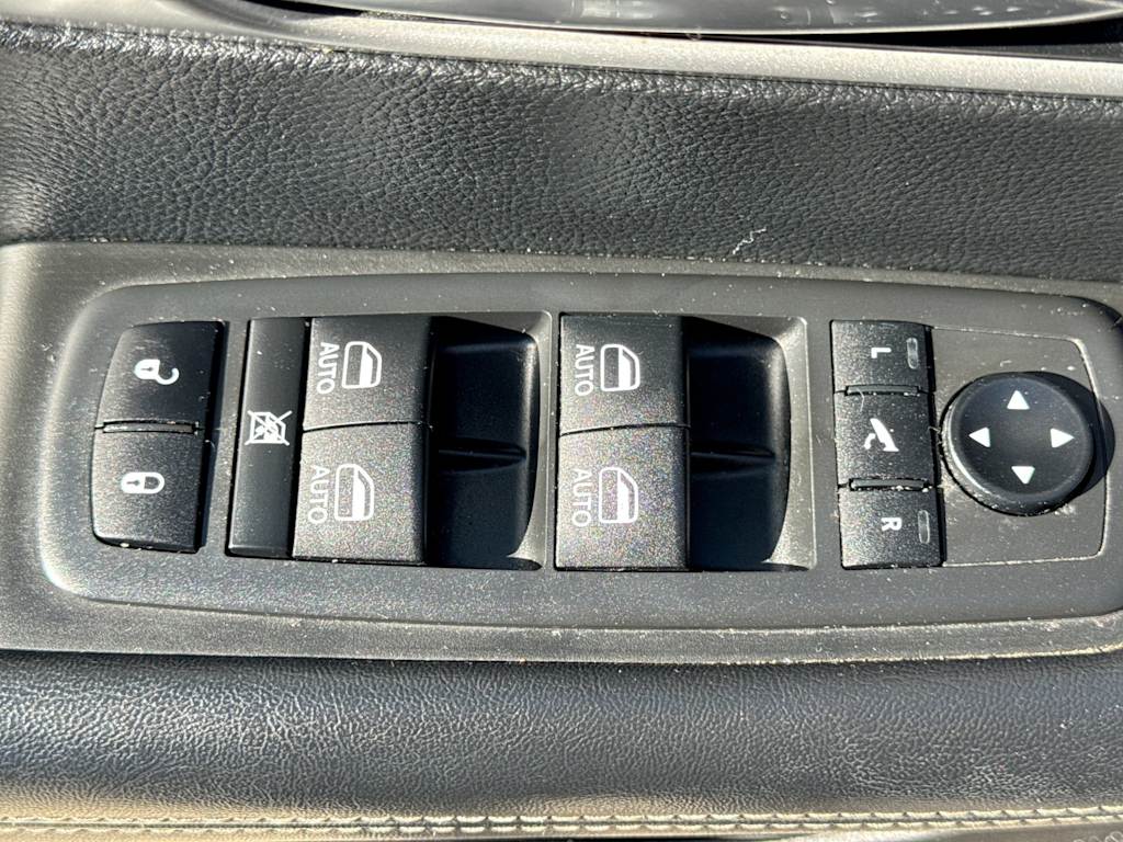 Thumbnail: 2019 Chrysler Pacifica - 25