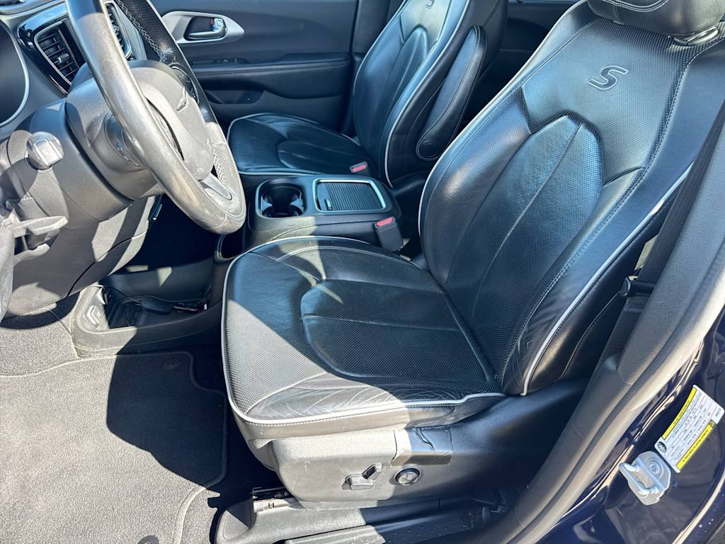 Thumbnail: 2019 Chrysler Pacifica - 10