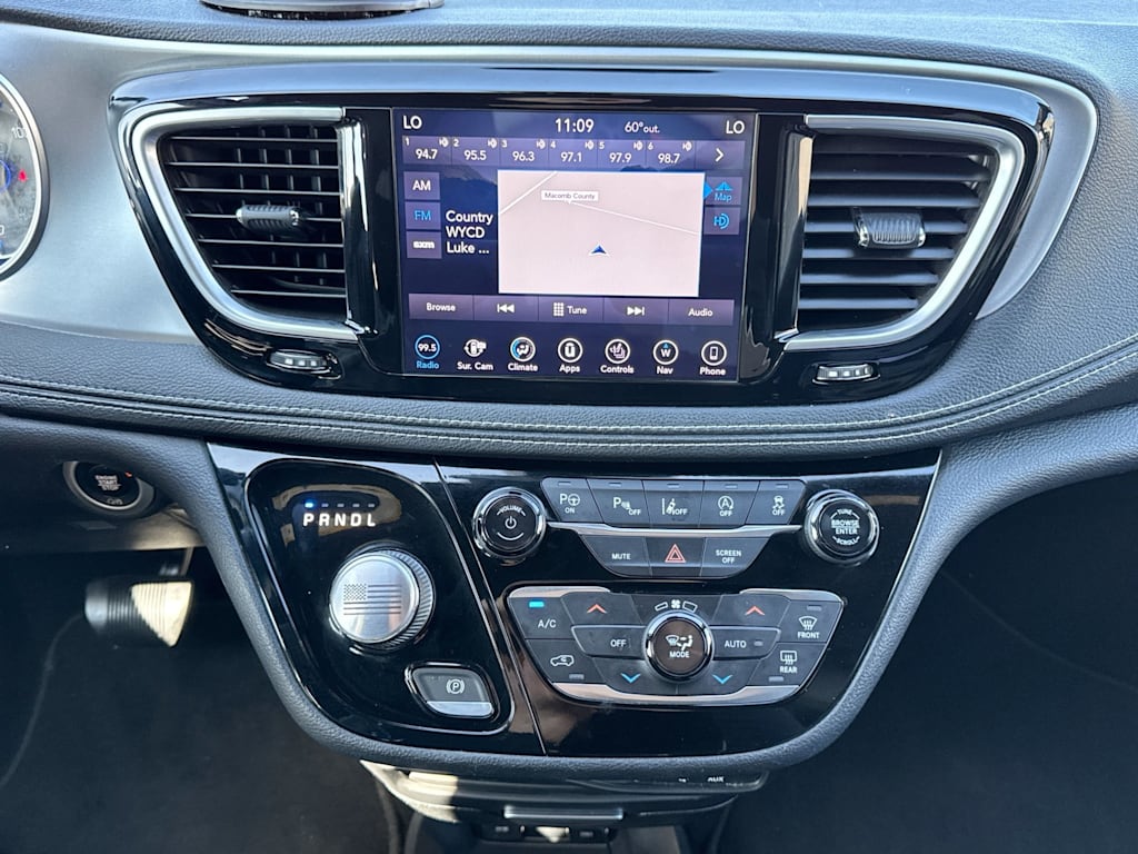 Thumbnail: 2019 Chrysler Pacifica - 14
