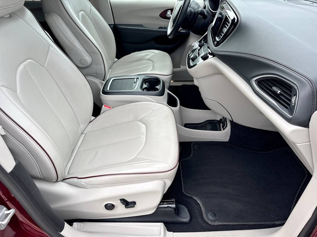 Thumbnail: 2020 Chrysler Pacifica - 27