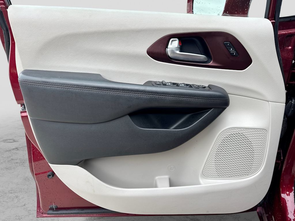 Thumbnail: 2020 Chrysler Pacifica - 34