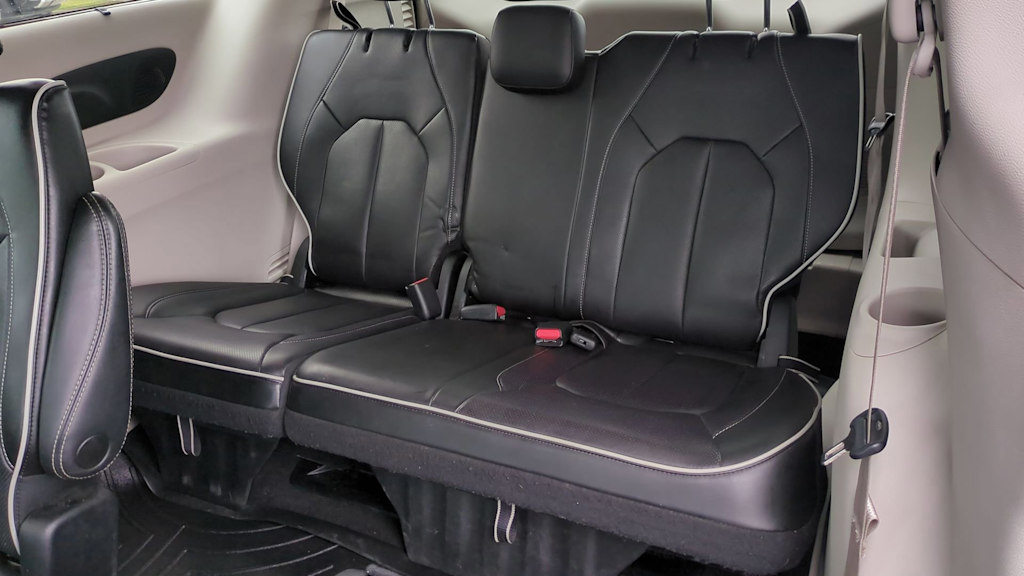 Thumbnail: 2023 Chrysler Pacifica - 26