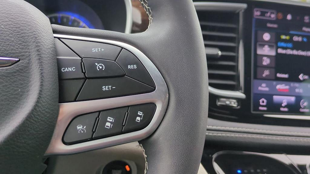 Thumbnail: 2023 Chrysler Pacifica - 28