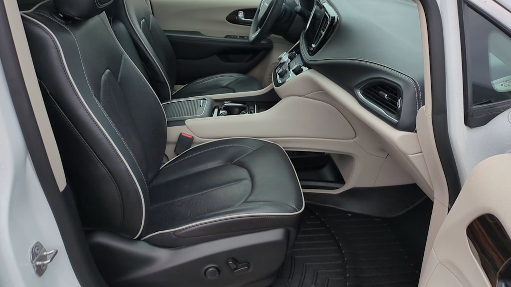 Thumbnail: 2023 Chrysler Pacifica - 12