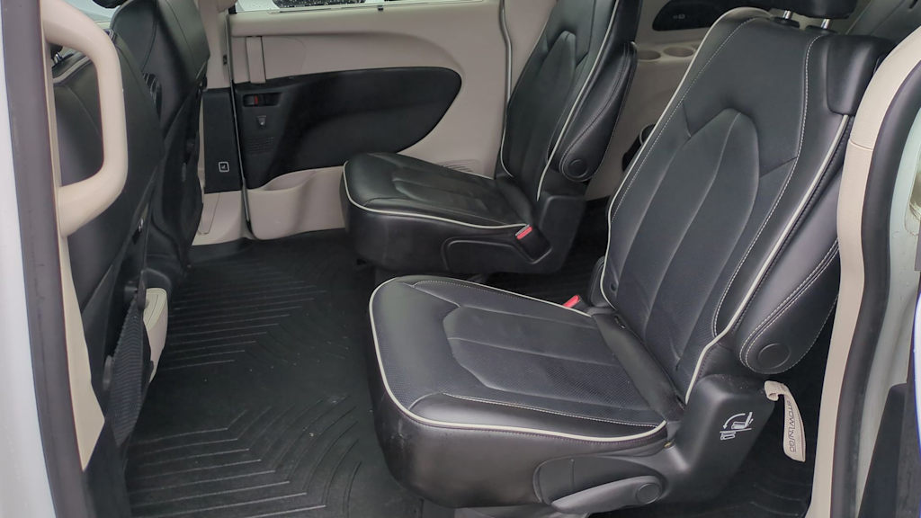 Thumbnail: 2023 Chrysler Pacifica - 13