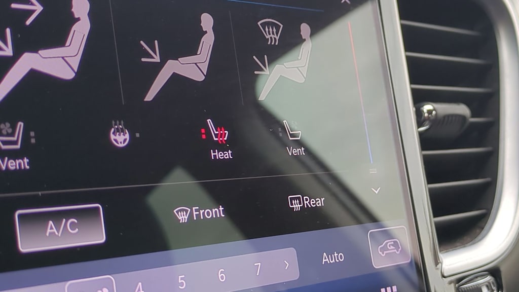 Thumbnail: 2023 Chrysler Pacifica - 36