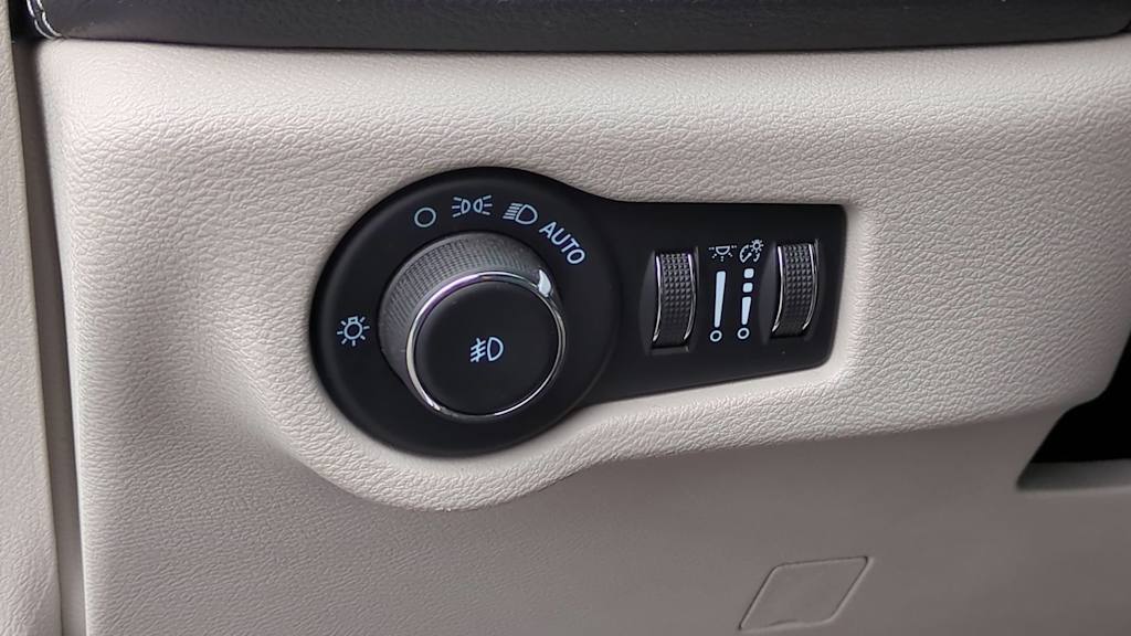 Thumbnail: 2023 Chrysler Pacifica - 22