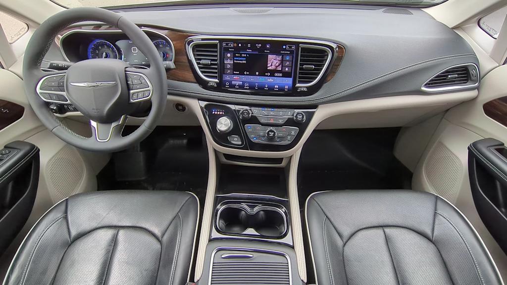 Thumbnail: 2023 Chrysler Pacifica - 10