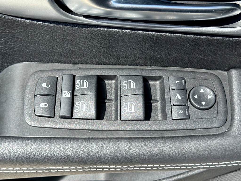 Thumbnail: 2026 Chrysler Pacifica - 25