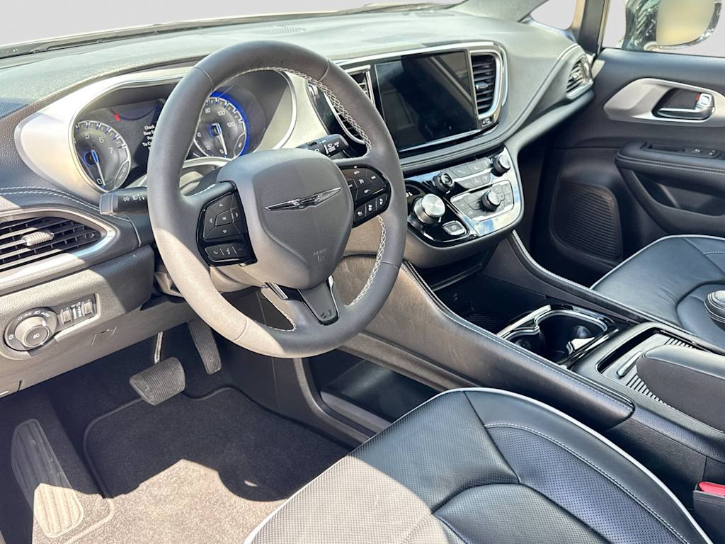 Thumbnail: 2026 Chrysler Pacifica - 2