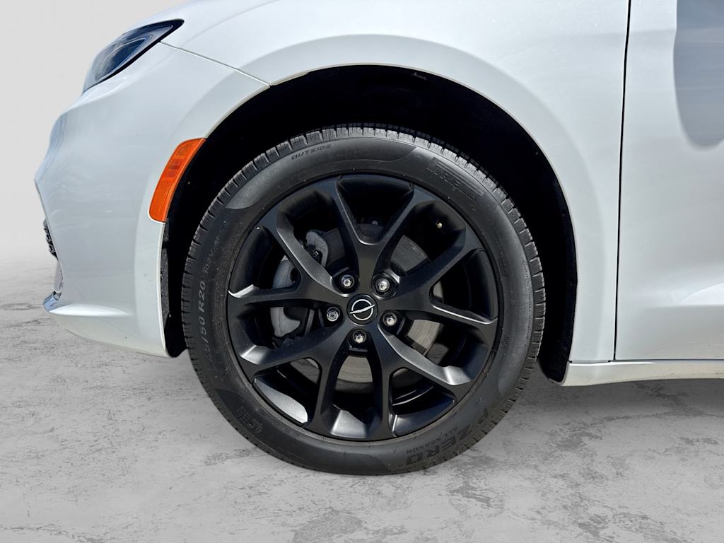 Thumbnail: 2026 Chrysler Pacifica - 8