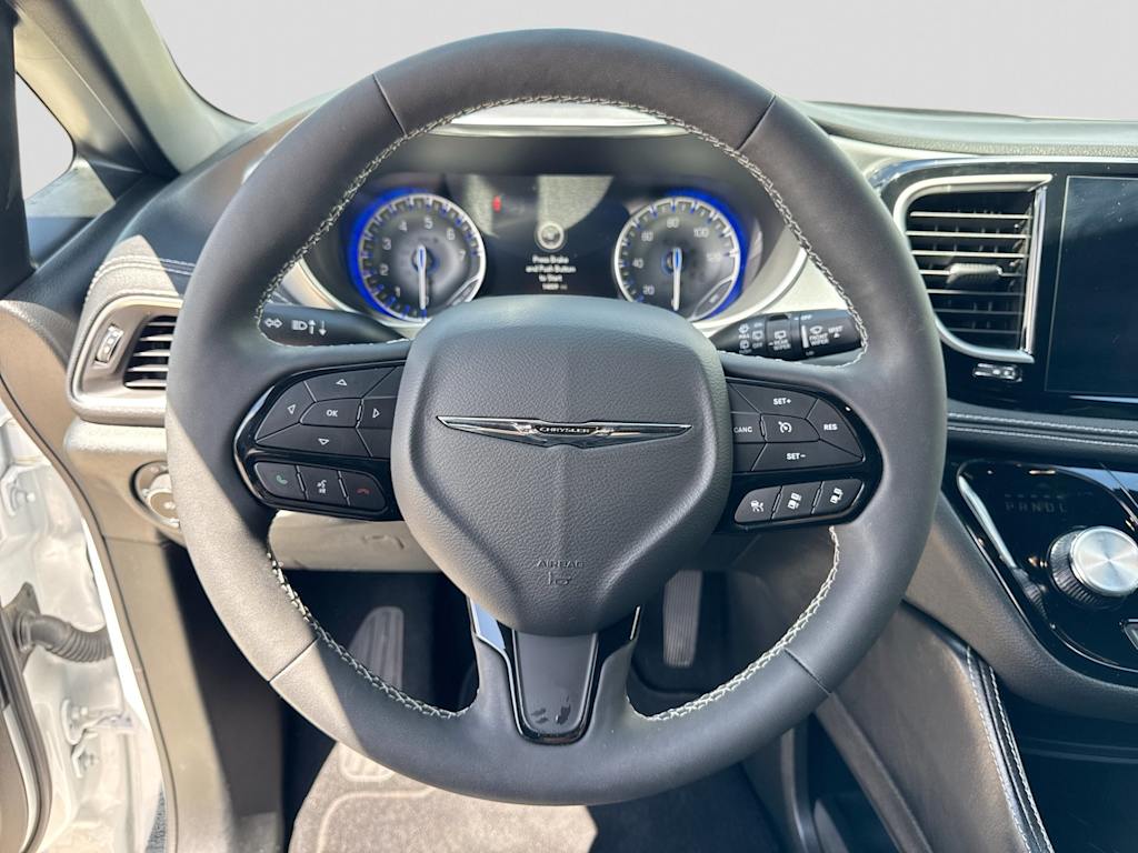 Thumbnail: 2026 Chrysler Pacifica - 13