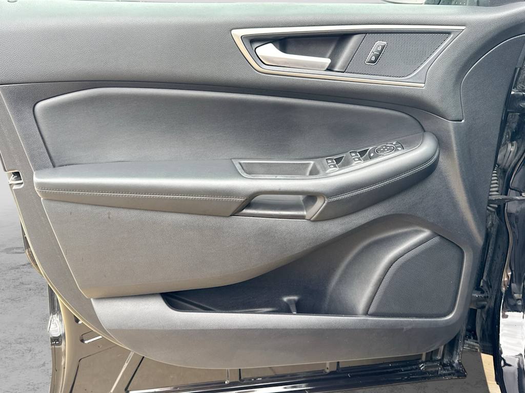 Thumbnail: 2021 Ford Edge - 32