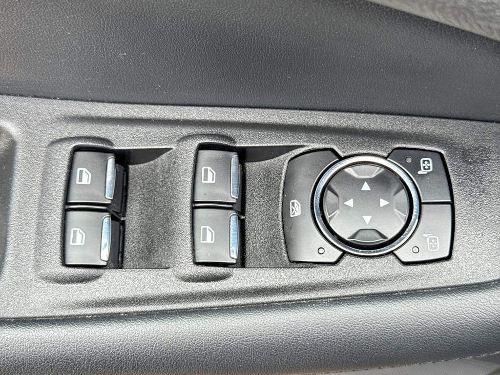 Thumbnail: 2021 Ford Edge - 25
