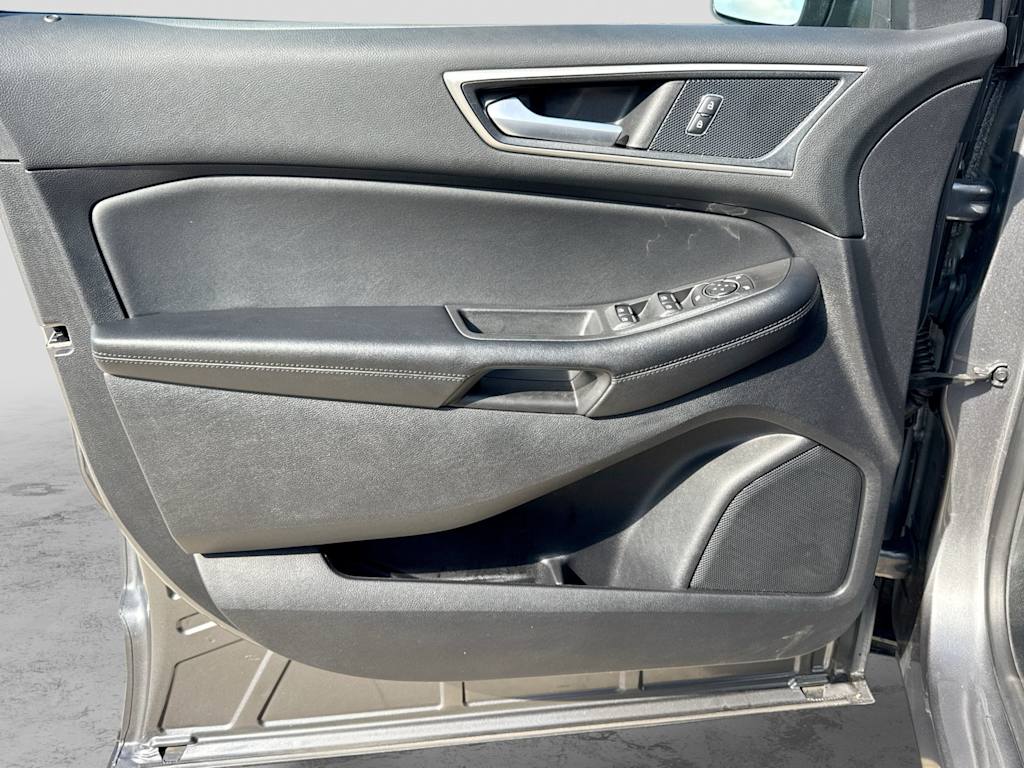 Thumbnail: 2021 Ford Edge - 32