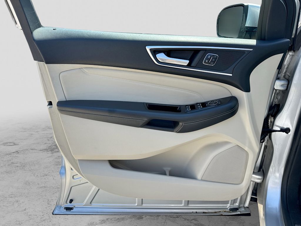 Thumbnail: 2017 Ford Edge - 34