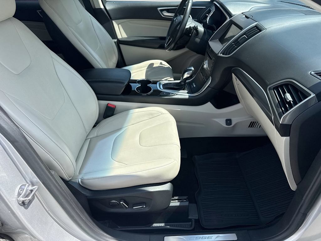 Thumbnail: 2017 Ford Edge - 10