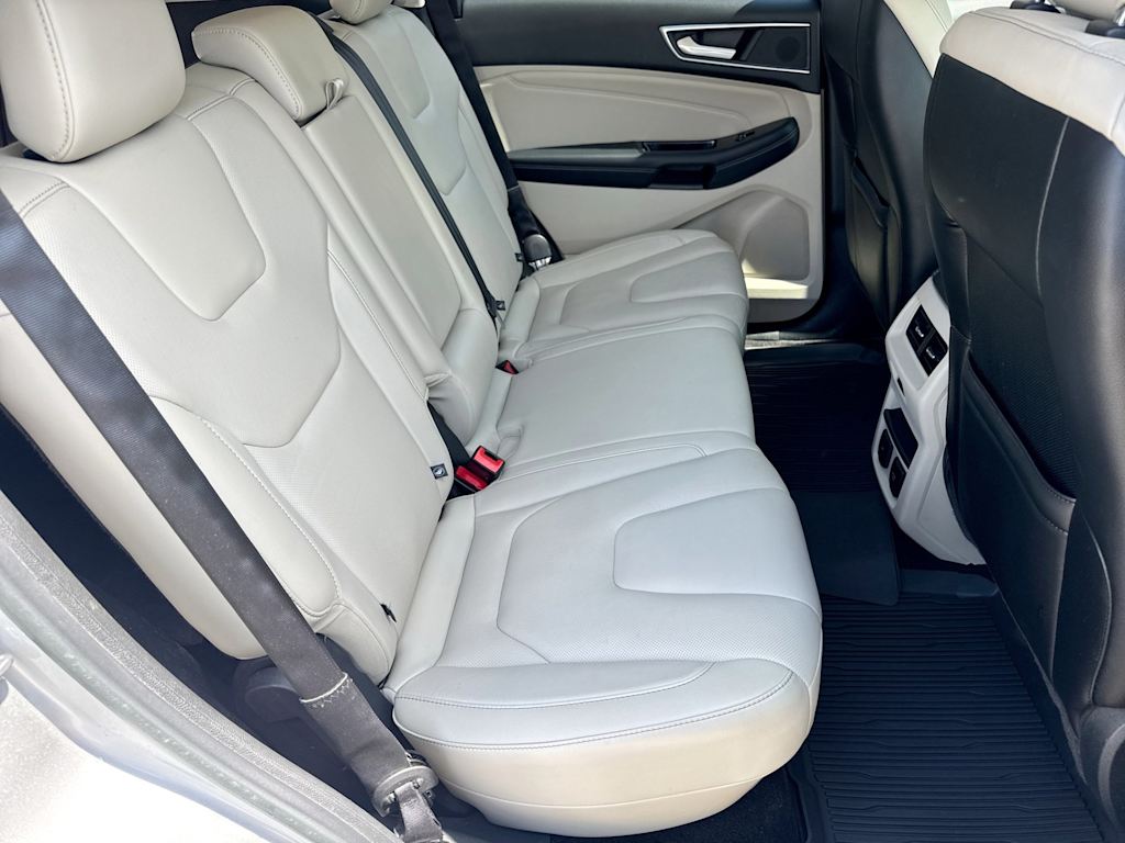 Thumbnail: 2017 Ford Edge - 28