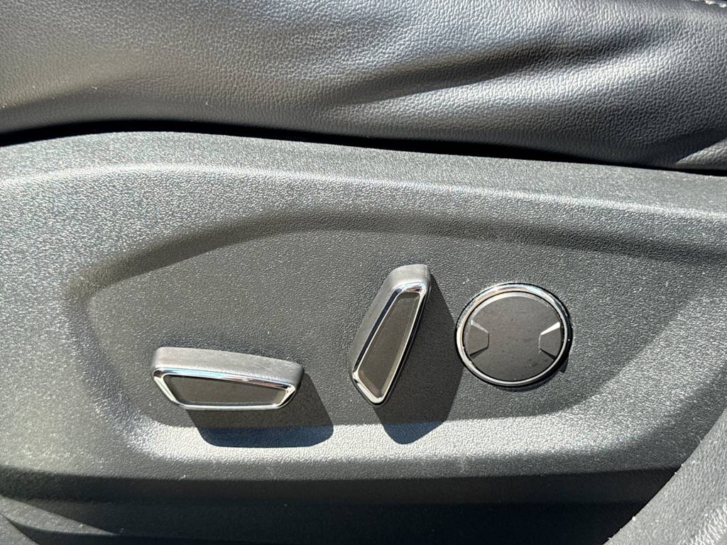 Thumbnail: 2019 Ford Edge - 26